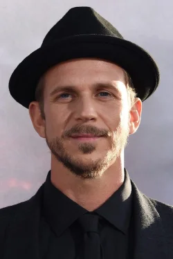 Gustaf Skarsgard